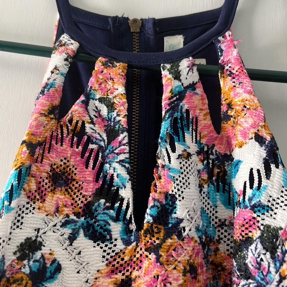 Dress - Picture 5 of 6